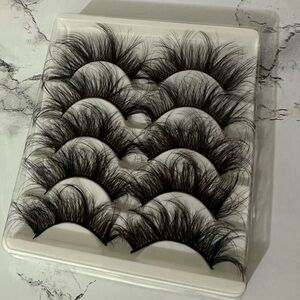 Strip lashes wispy